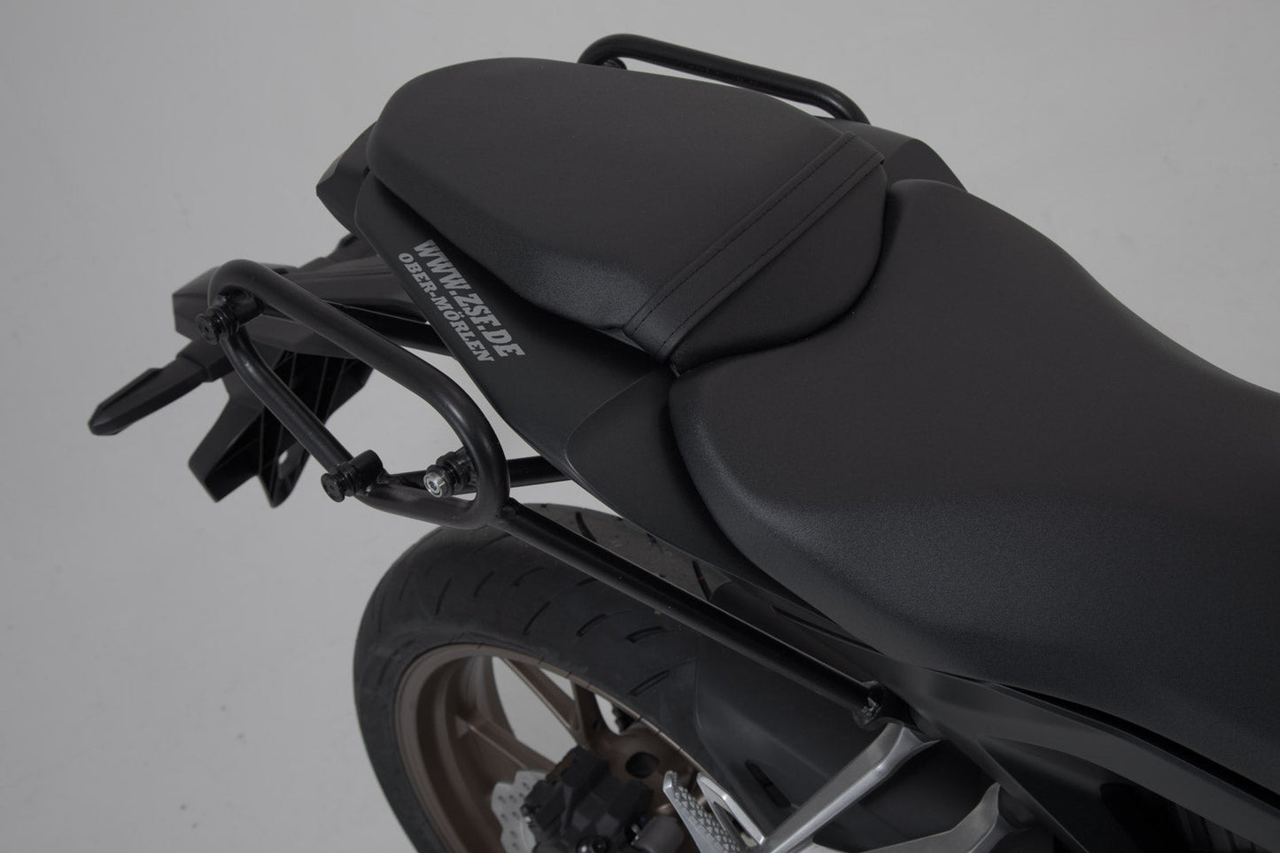 SW-MOTECH Soporte lateral derecho SLC Honda CB300R (18-) / CB125R (18-).