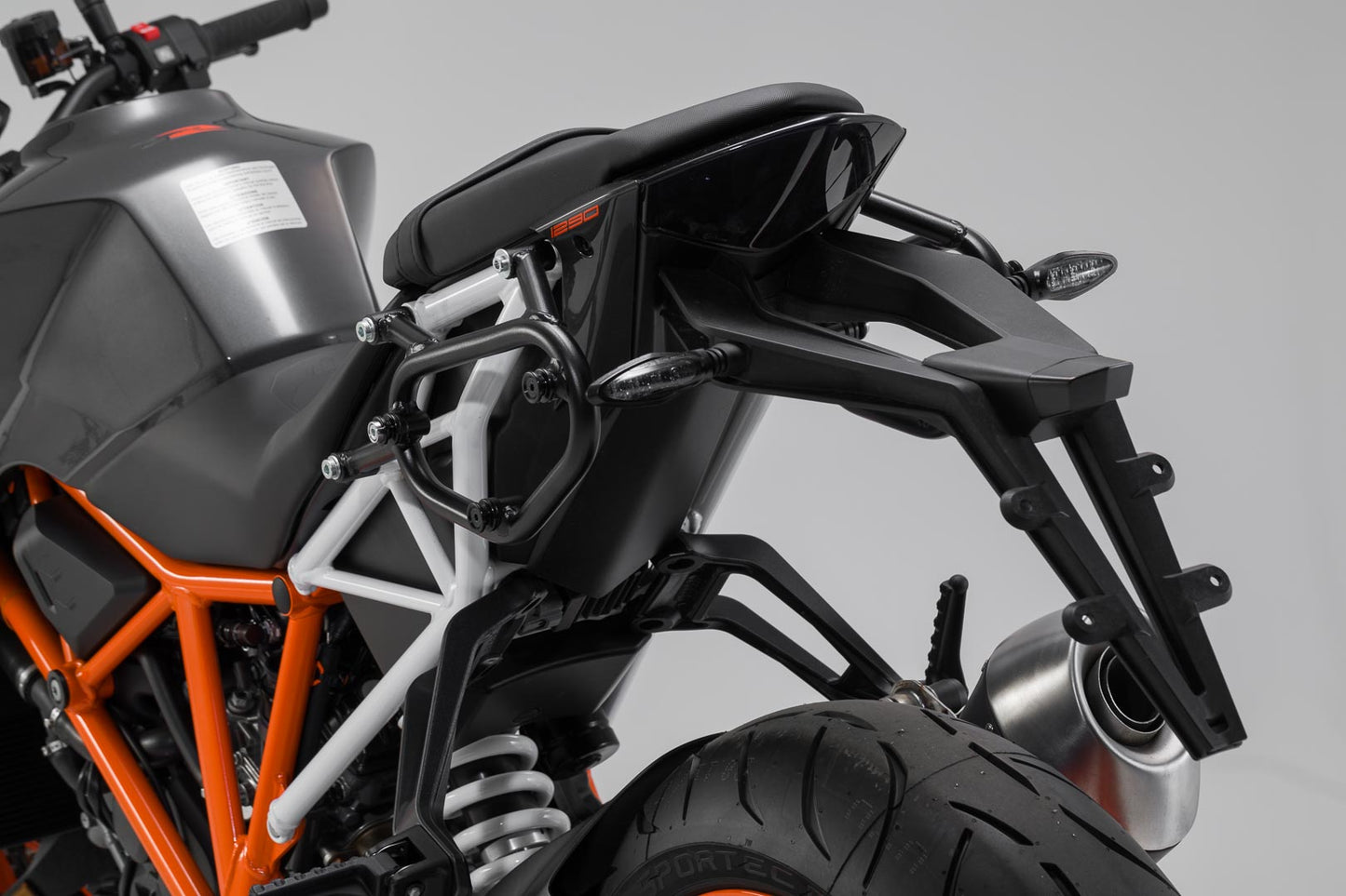 SW-MOTECH Soporte lateral izquierdo SLC KTM 1290 Super Duke R (13-19).