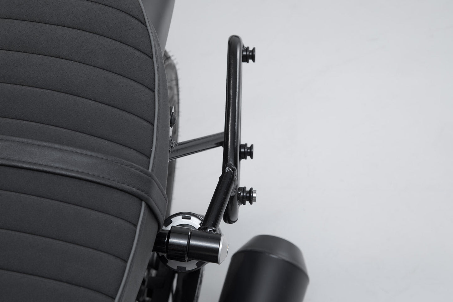 SW-MOTECH Soporte lateral izquierdo SLC Moto Guzzi V9 Roamer/Bobber (15-).