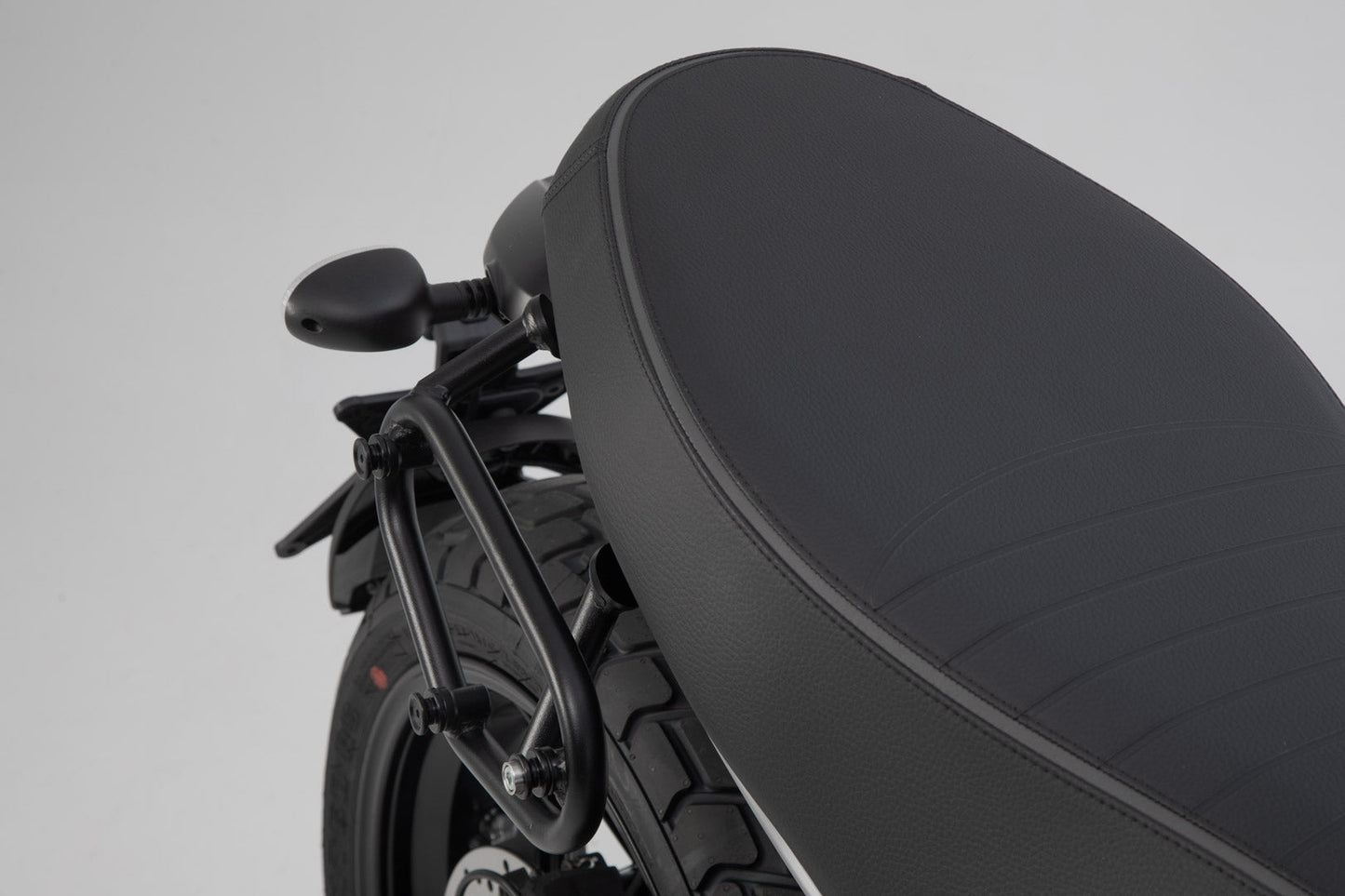 SW-MOTECH Soporte lateral derecho SLC Modelos Ducati Scrambler (18-).