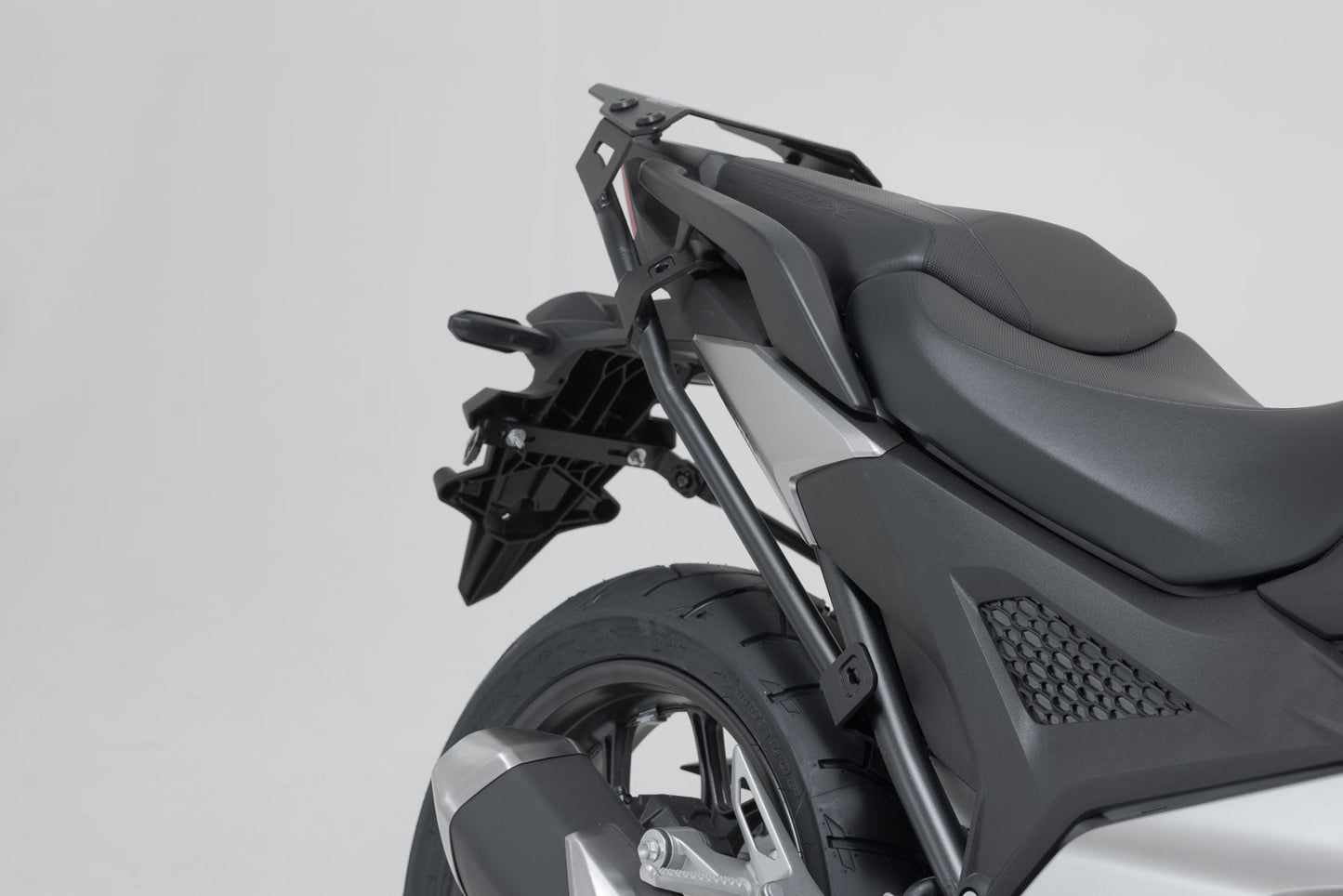 SW-MOTECH Soporte lateral PRO Negro. Honda NC750X/XD (20-).