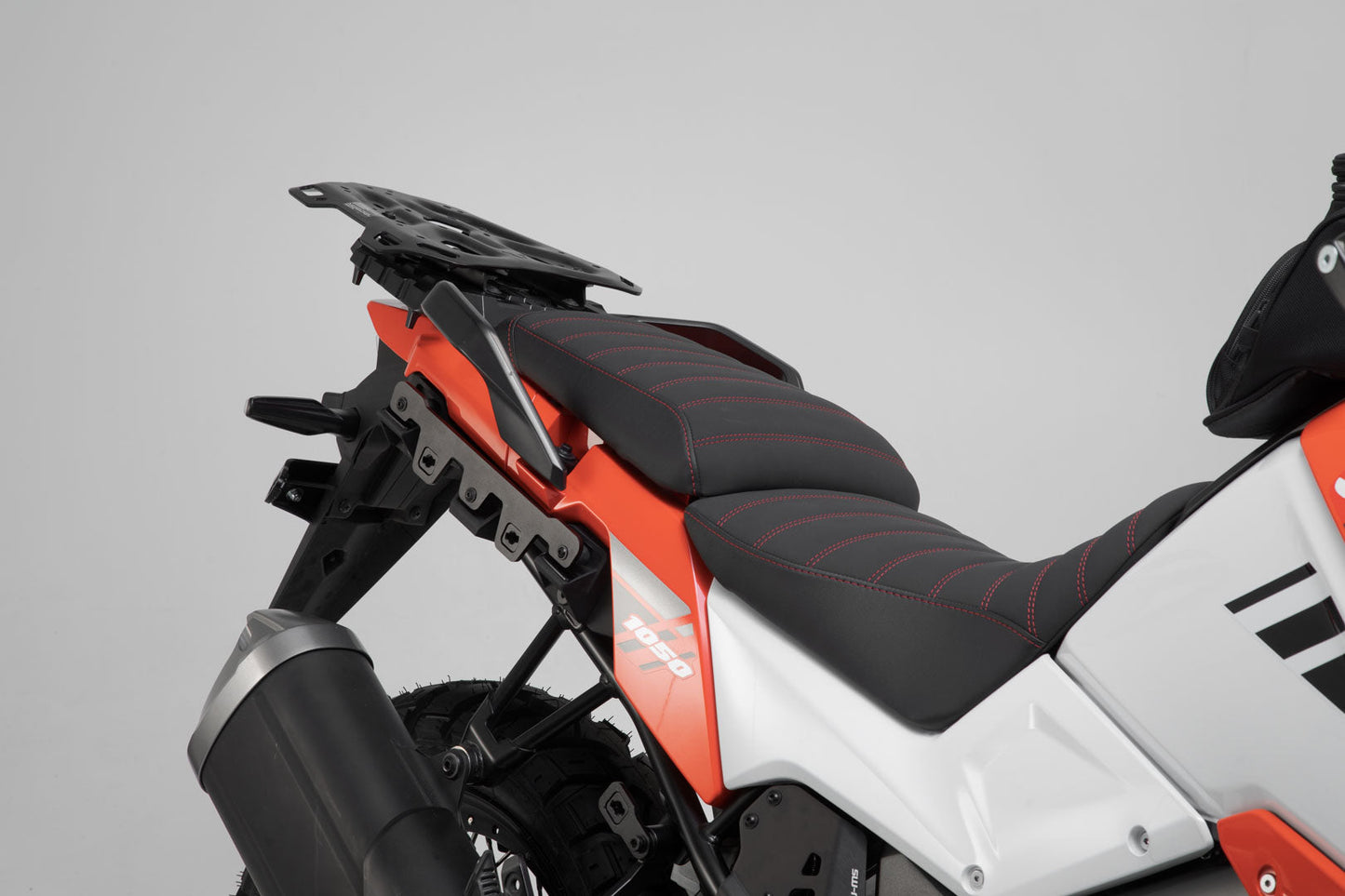 SW-MOTECH Soporte lateral PRO Negro. Suzuki V-Strom 1050 (19-).