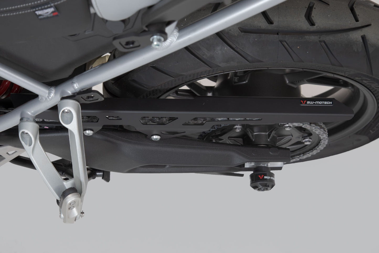 SW-MOTECH Protector de cadena Negro. Triumph Tiger 900/ GT/ Rally/ Pro.