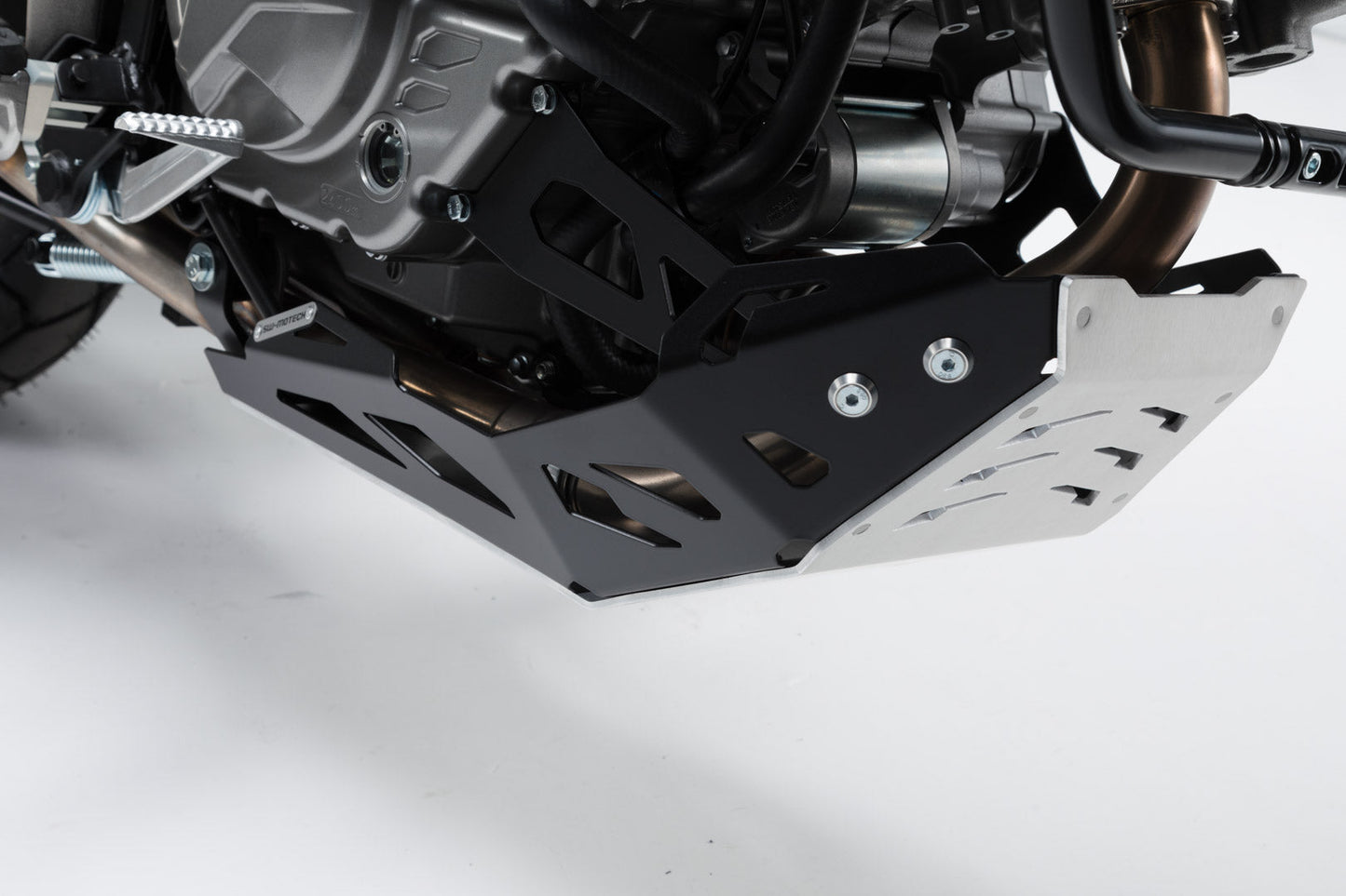 SW-MOTECH Protector de motor Negro/plateado. Suzuki DL650 (11-) / XT (15-).