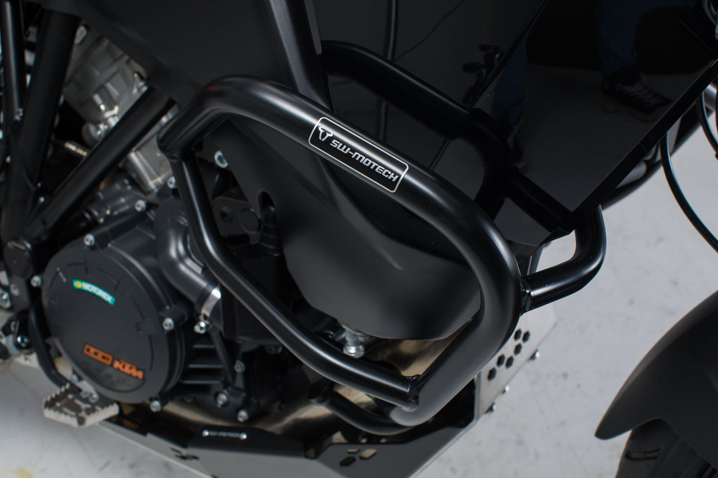 SW-MOTECH Protecciones laterales de motor Negro. KTM 1050/1090 Adv 1290 SAdv S.