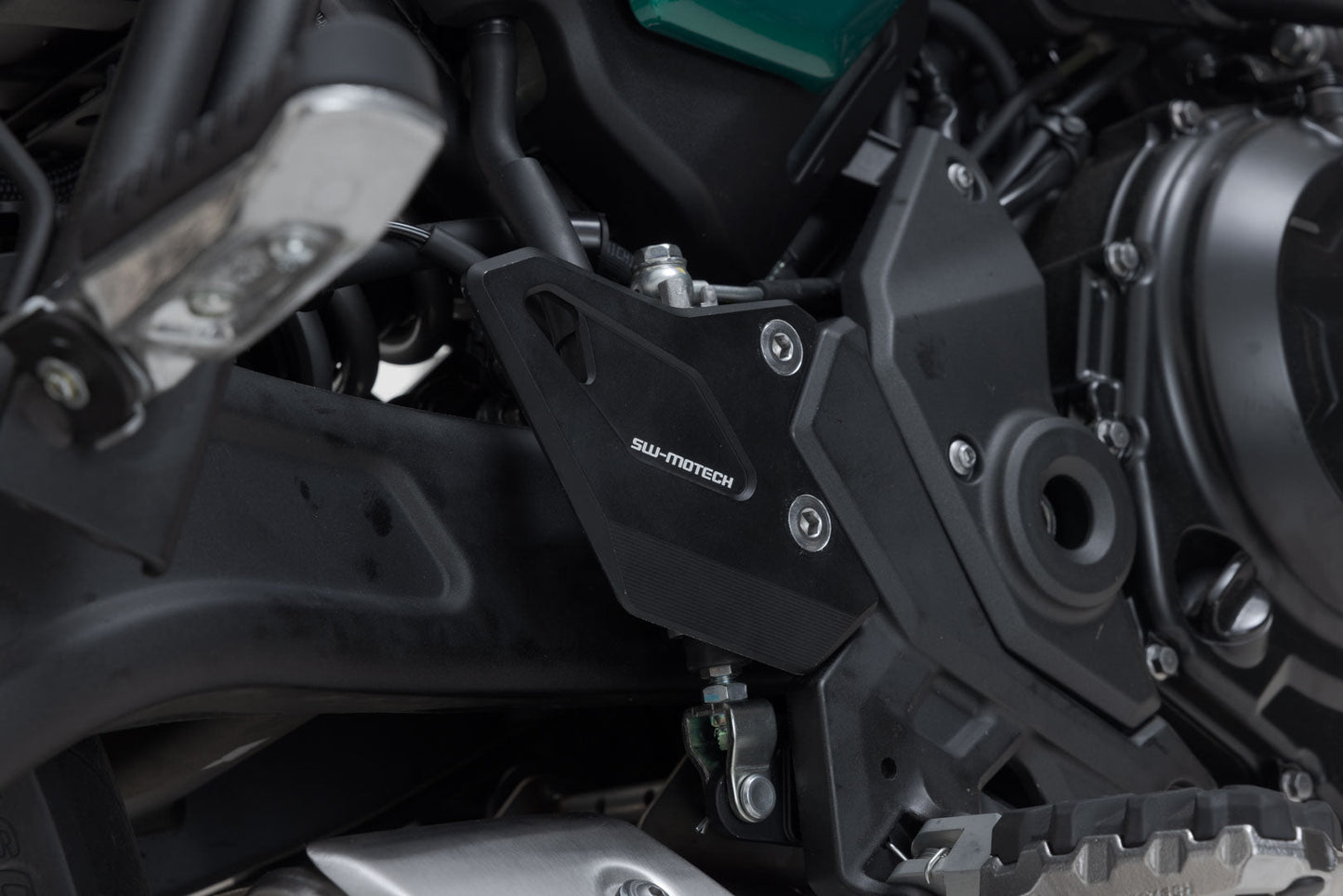 SW-MOTECH Protector de talón Negro. Kawasaki Z650RS (21-).
