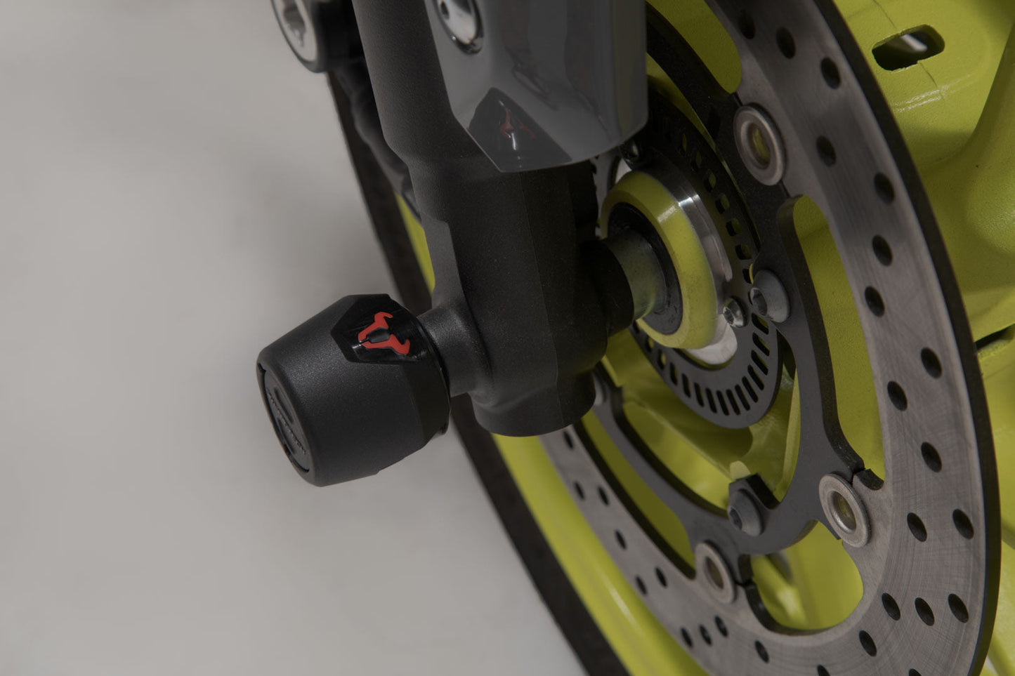 SW-MOTECH Kit de topes anticaidas para el eje delantero Negro. MT-09 / Tracer 900 / YZF-R7 Aprilia.
