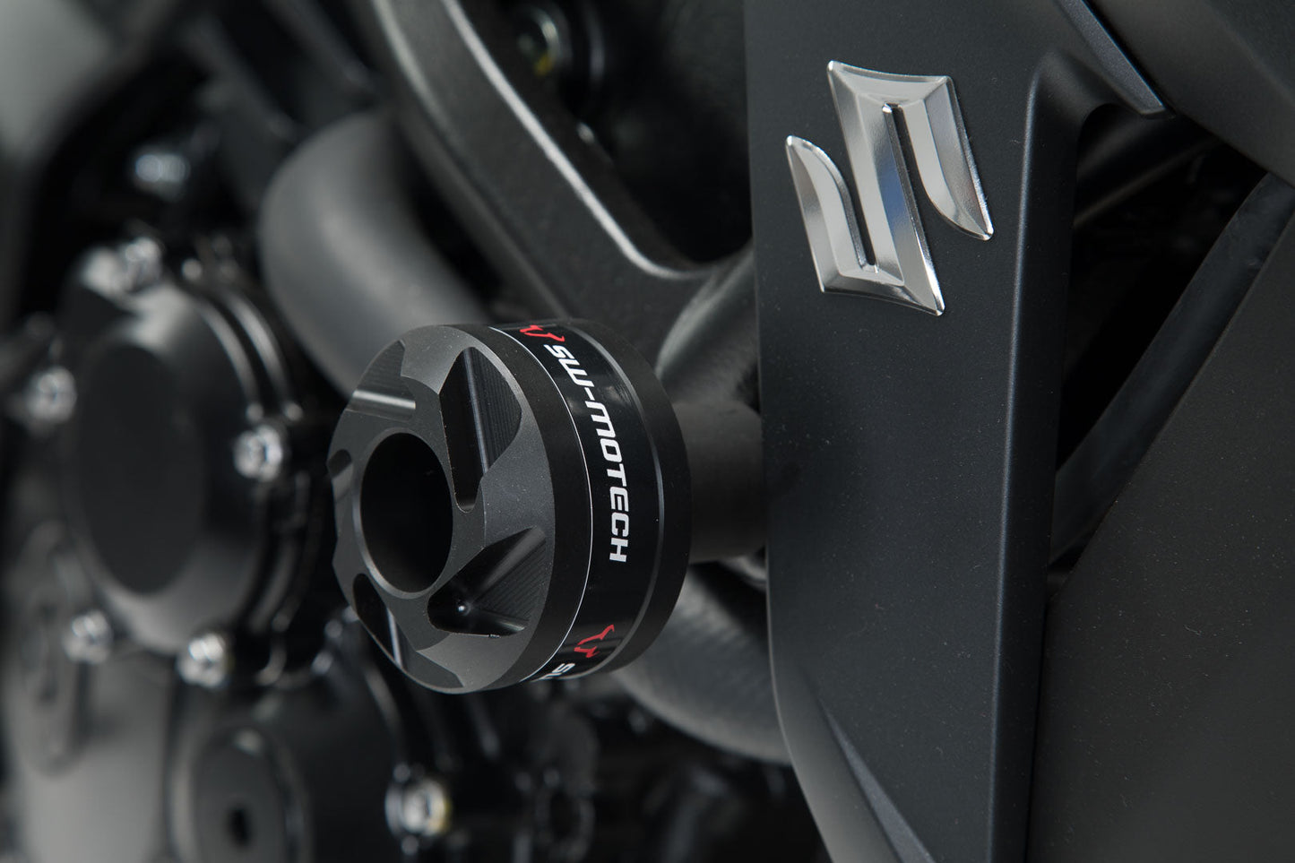 SW-MOTECH Kit de topes anticaidas Negro. Yamaha MT-03 (16-)/Suzuki GSX-S750 (17-).
