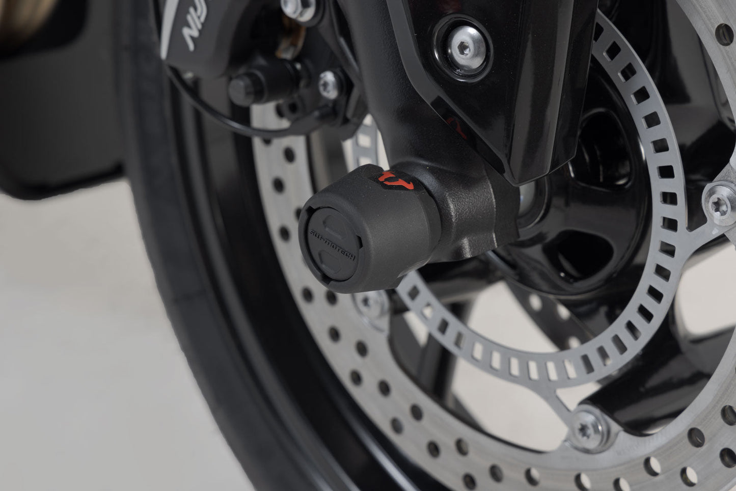 SW-MOTECH Kit de topes anticaidas para el eje delantero Negro. Modelos Triumph /Honda /Royal Enfield.