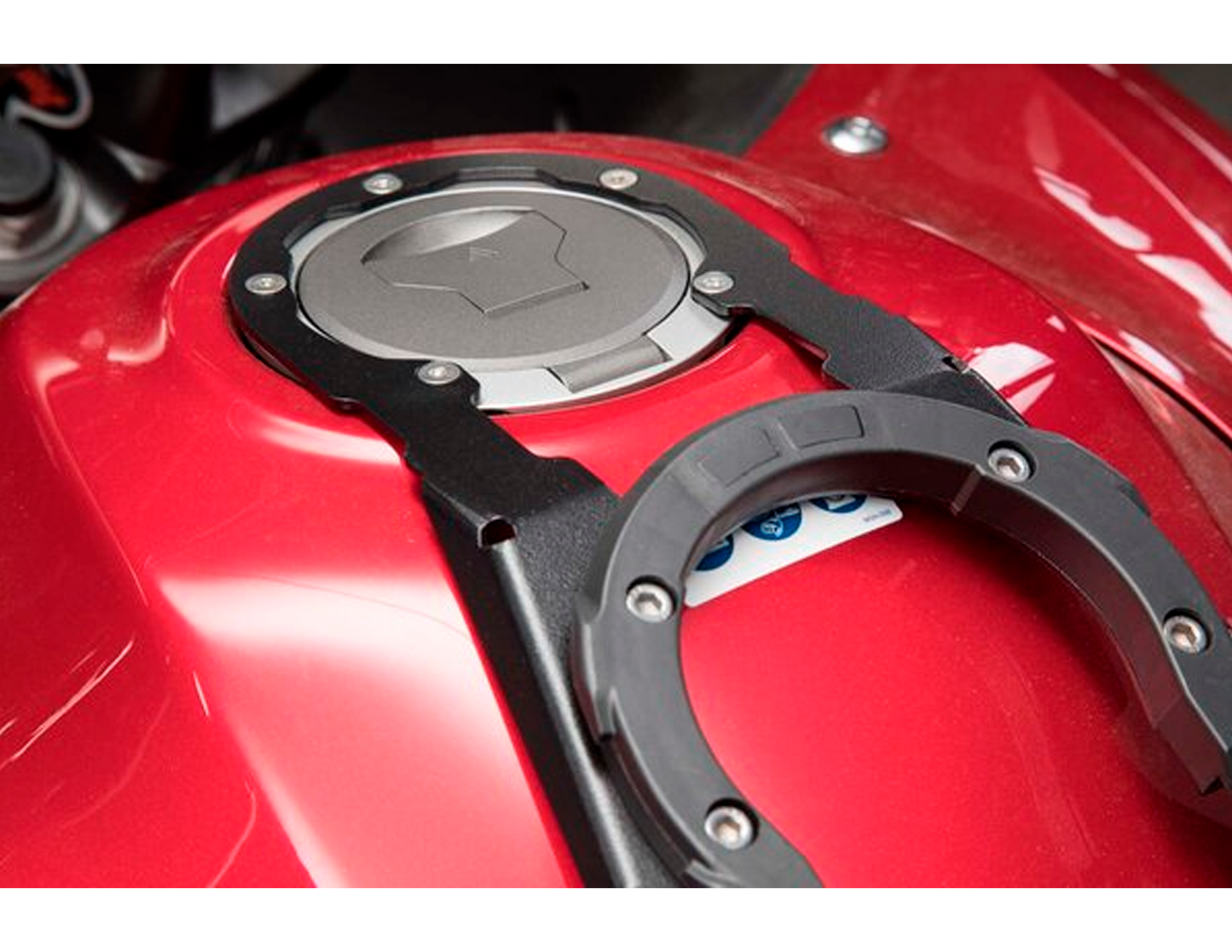 Honda VFR 800 X Crossrunner (15-). Anillo de depósito EVO Negro.