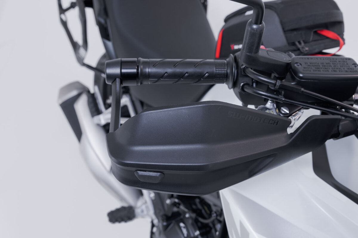 Kit de protectores de manos Adventure. Negro. Honda CB500X (18-), NX500 (23-).