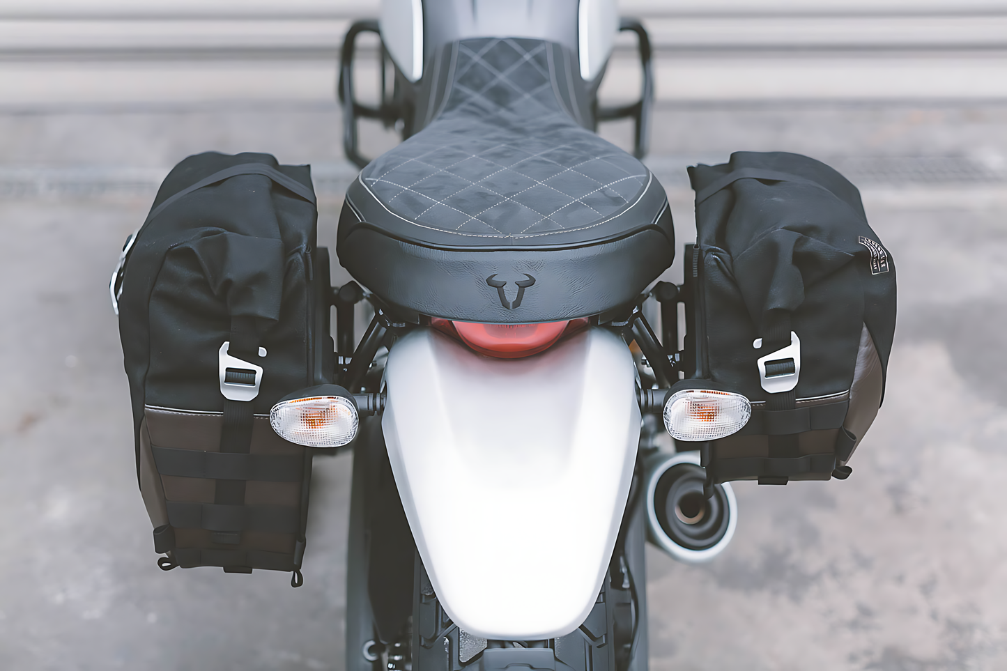 Soporte lateral izquierdo SLC Modelos Ducati Scrambler (14-).