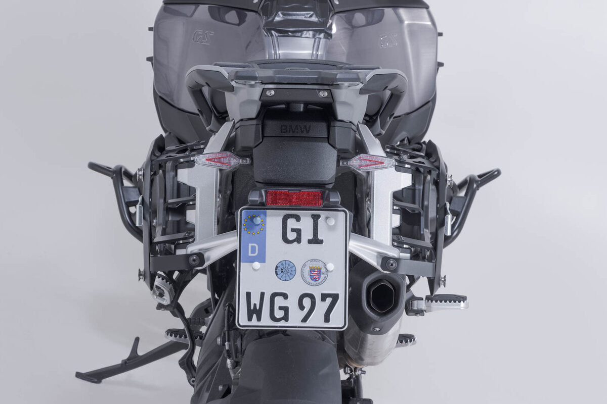 Soporte lateral PRO para portaequipajes originales. Negro. BMW R 1300 GS Adventure (24-).