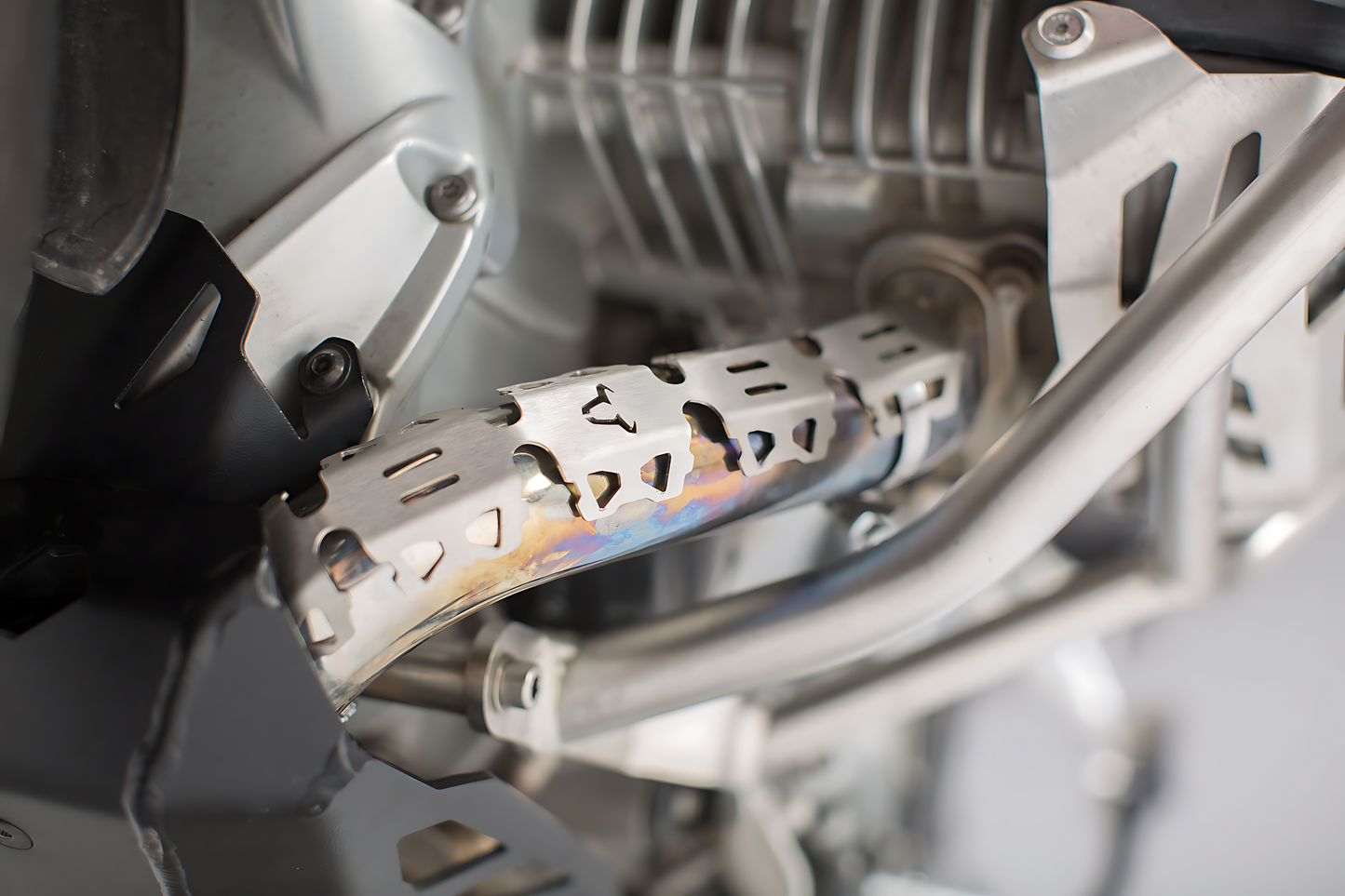 Protección para el tubo colector Plateado. Universal. Para colector-Ø 32-50 mm.