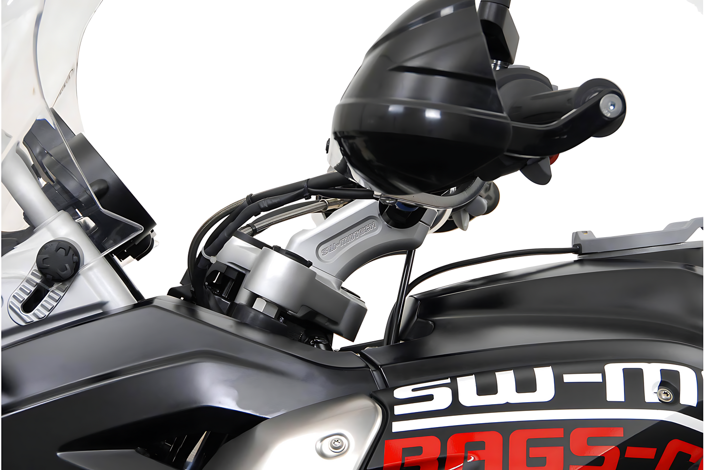 Acercador de manillar Ø 28 mm. Eleva 20 mm. Acerca 30 mm. Plateado.