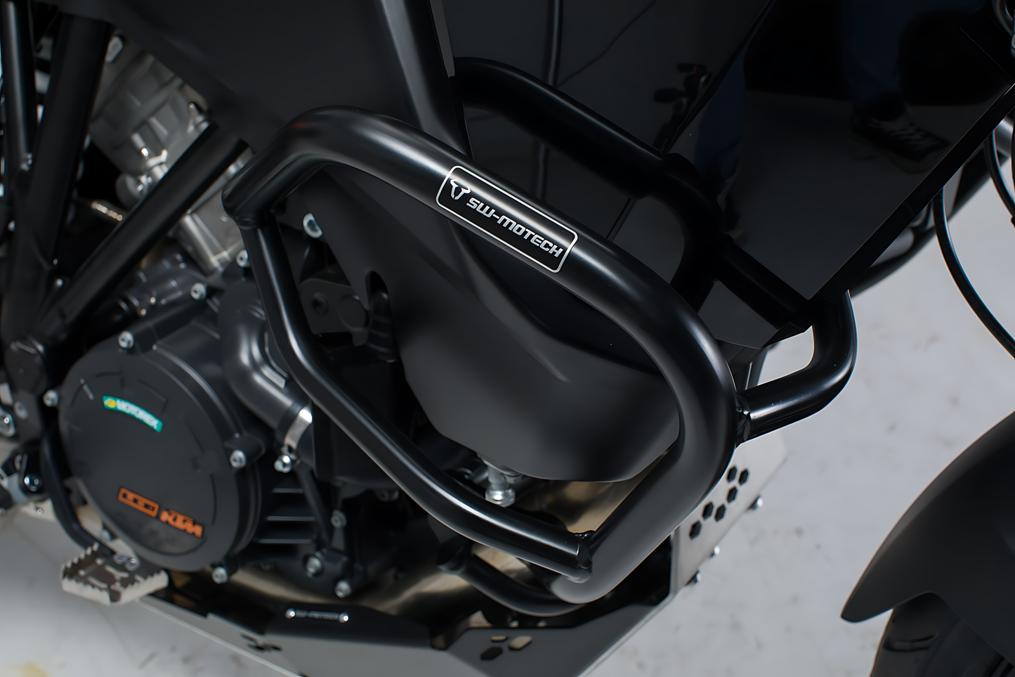 Protecciones laterales de motor Negro. KTM 1050/1090 Adv, 1290 SAdv S.