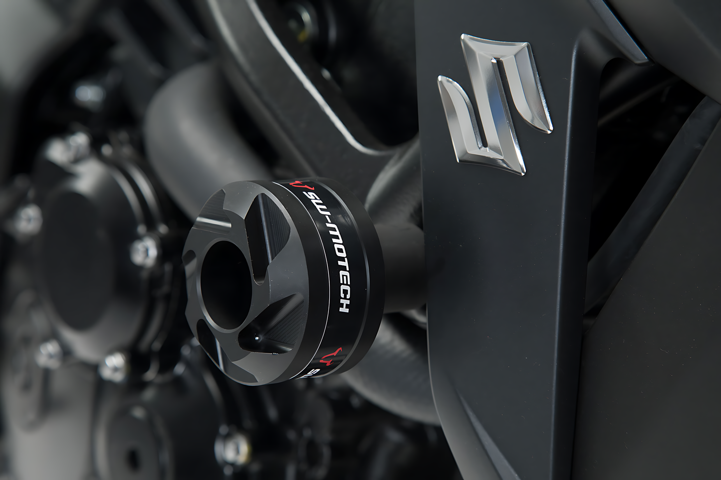 Kit de topes anticaidas Negro. Yamaha MT-03 (16-)/Suzuki GSX-S750 (17-).