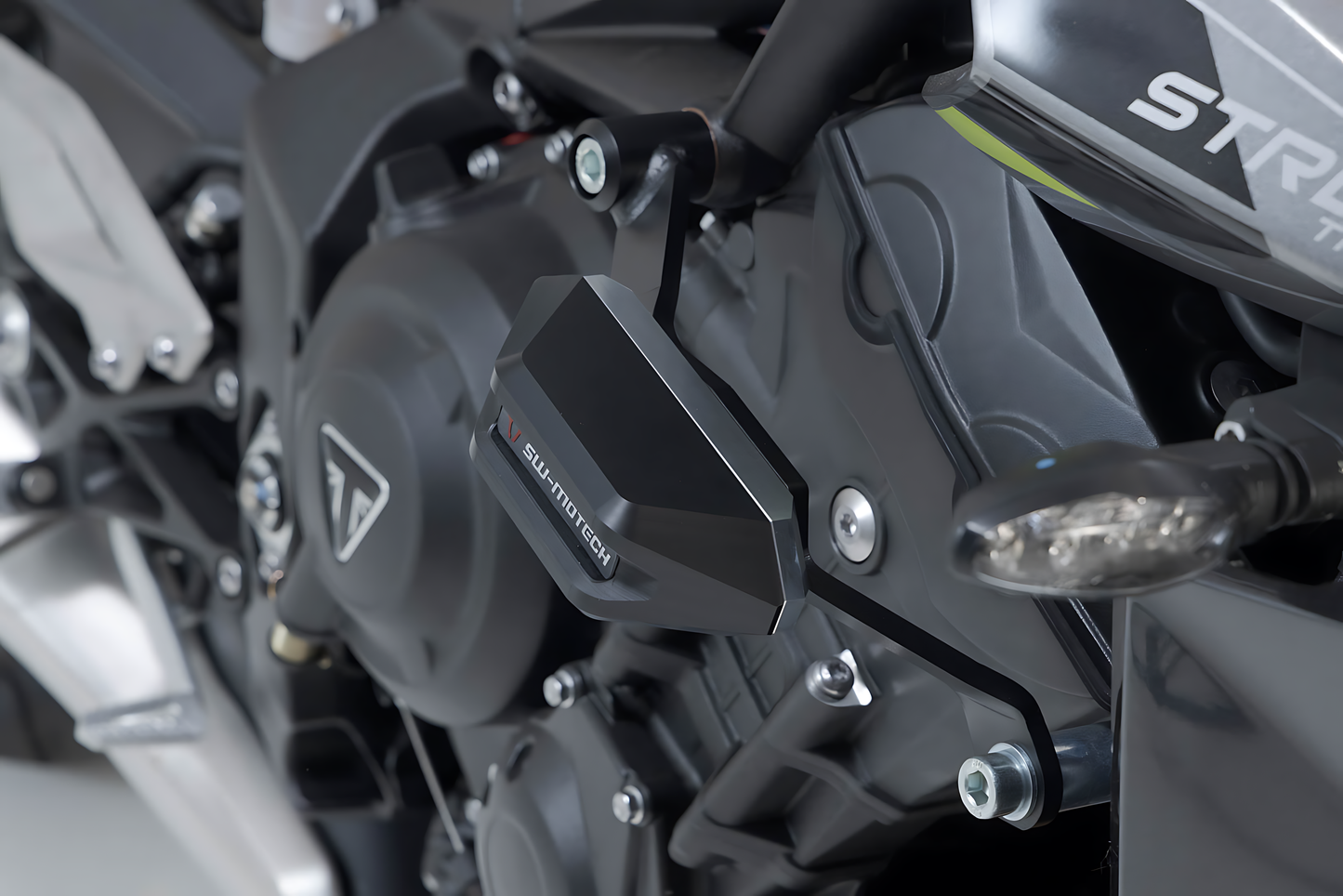 Kit de topes anticaidas Negro. Triumph Street Triple (12-) / Rx (15-).