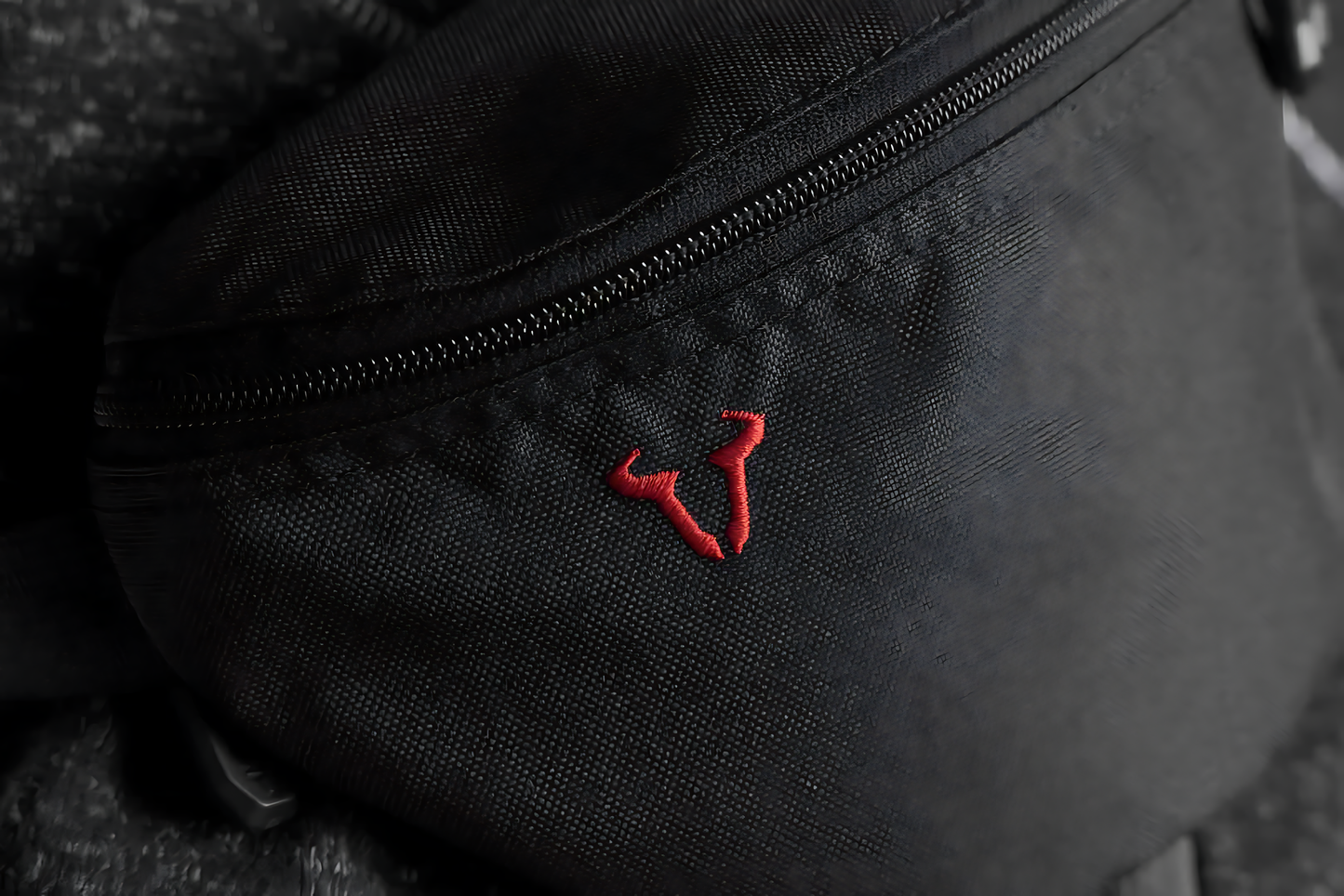 Riñonera 26 x 14 cm.Negro.