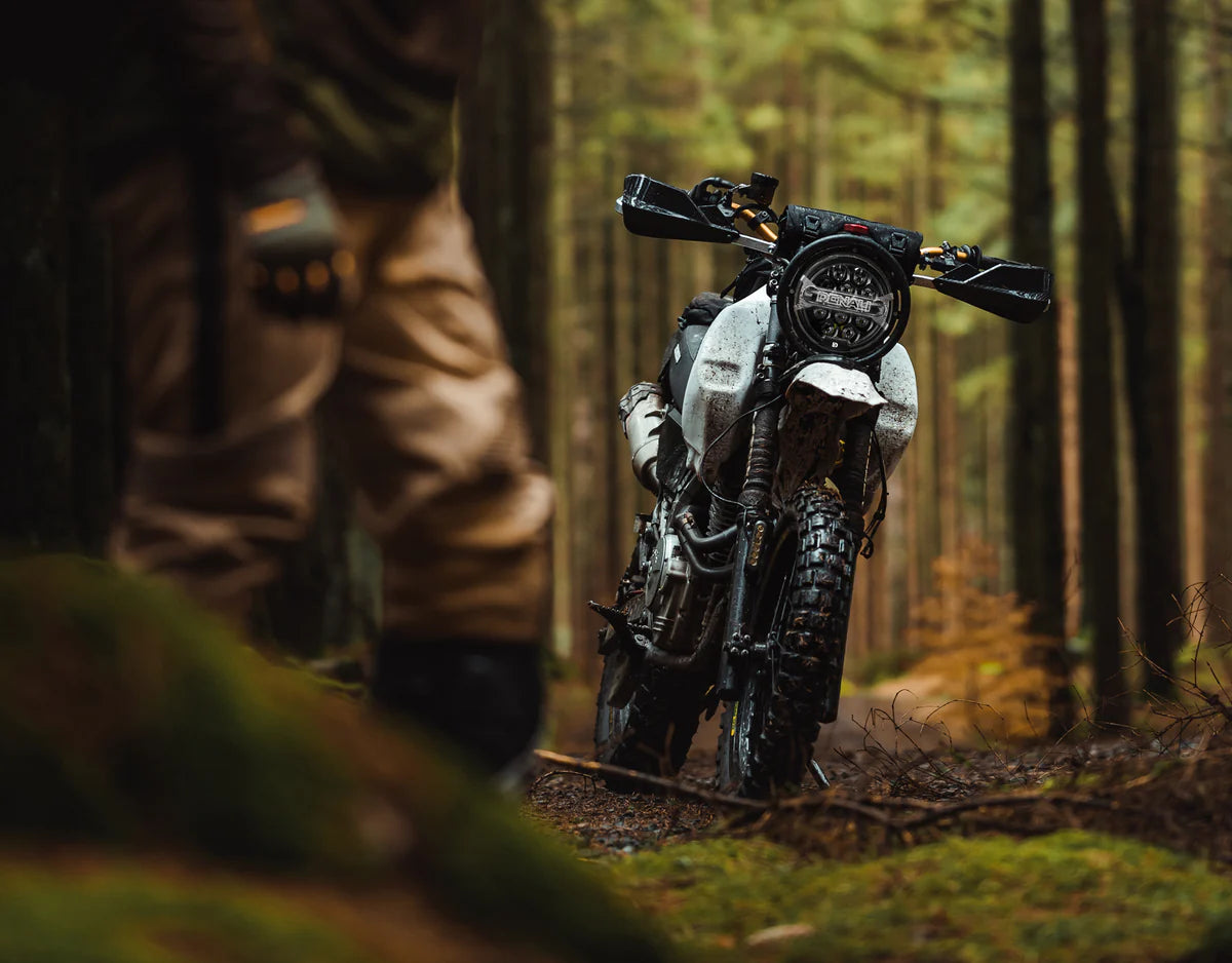 Faros LED para motocicleta D14 Destroyer - Ajuste universal redondo de 6.75"