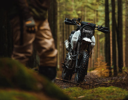 Faros LED para motocicleta D14 Destroyer - Ajuste universal redondo de 6.75"