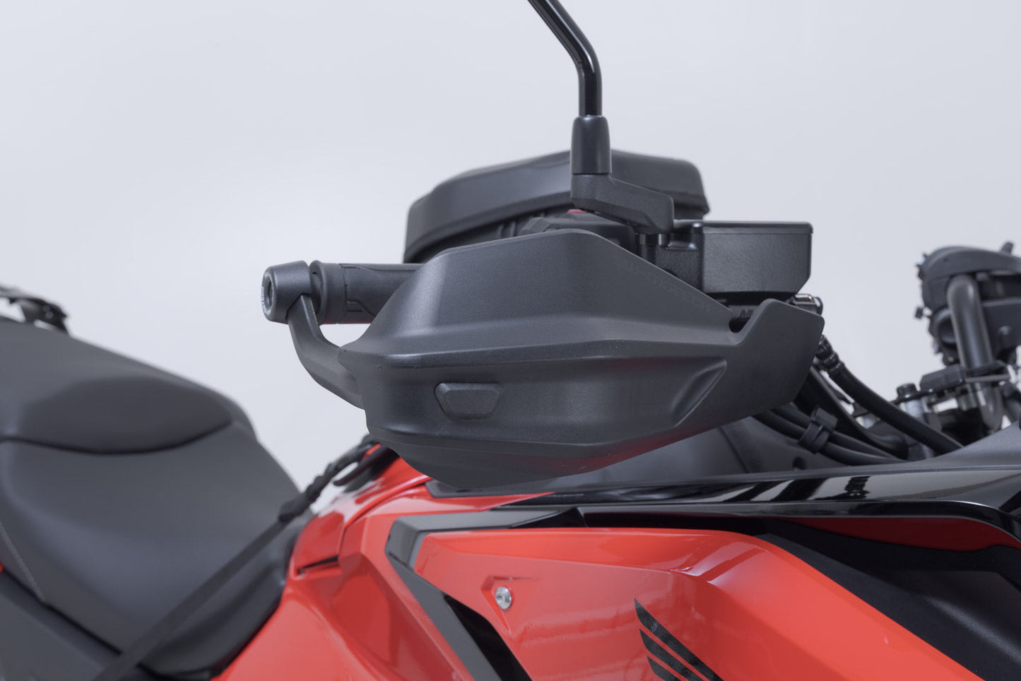 SW-MOTECH Kit de protectores de manos Adventure Negro. Modelos Honda NC (11-) modelos Suzuki.