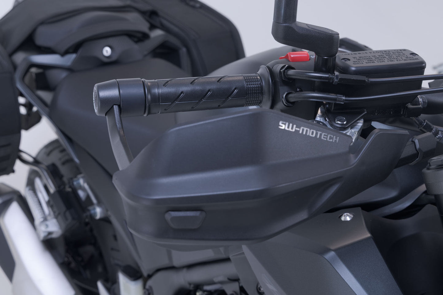 SW-MOTECH Kit de protectores de manos Adventure Negro. Modelos Honda / Suzuki / Triumph.
