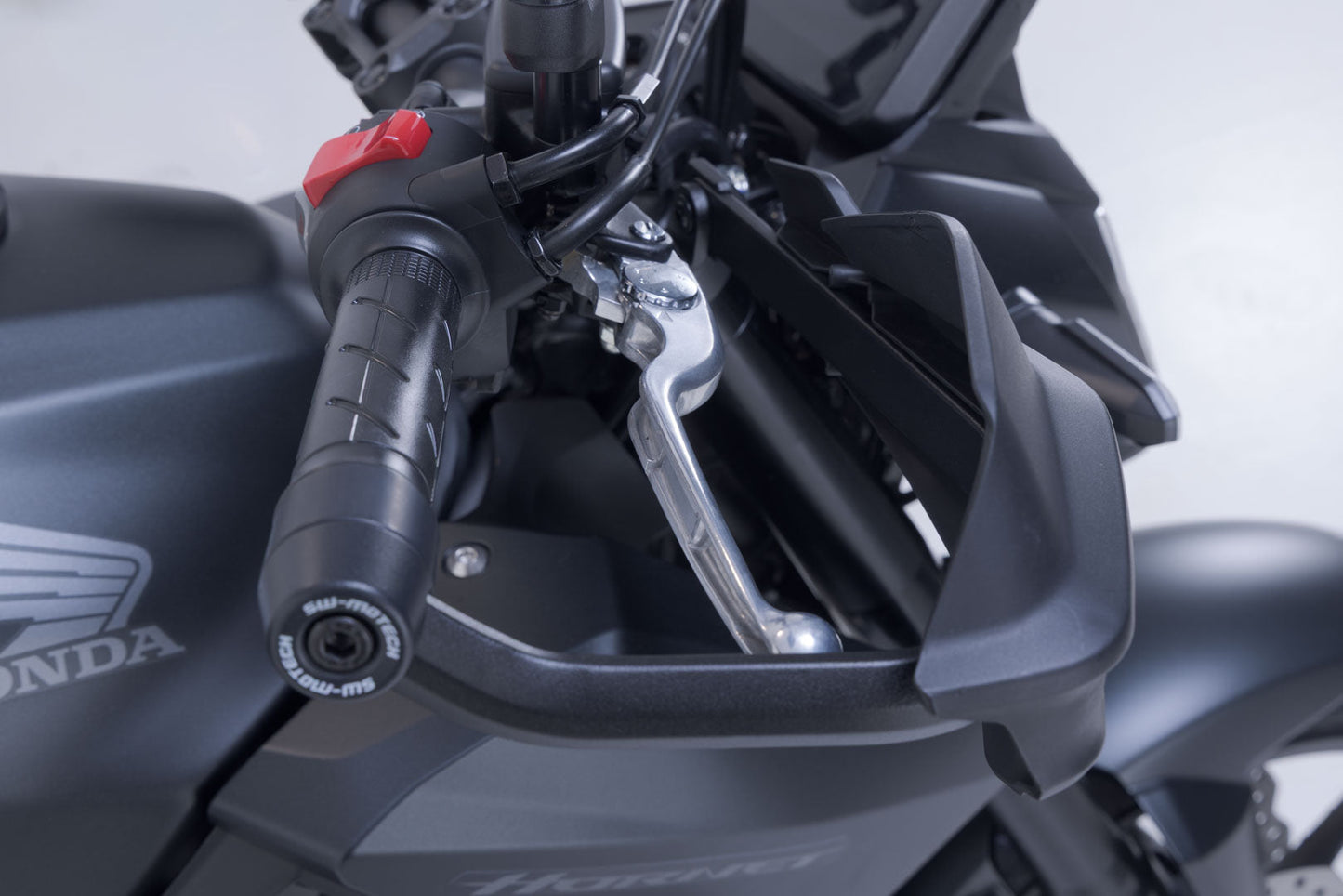SW-MOTECH Kit de protectores de manos Adventure Negro. Modelos Honda / Suzuki / Triumph.