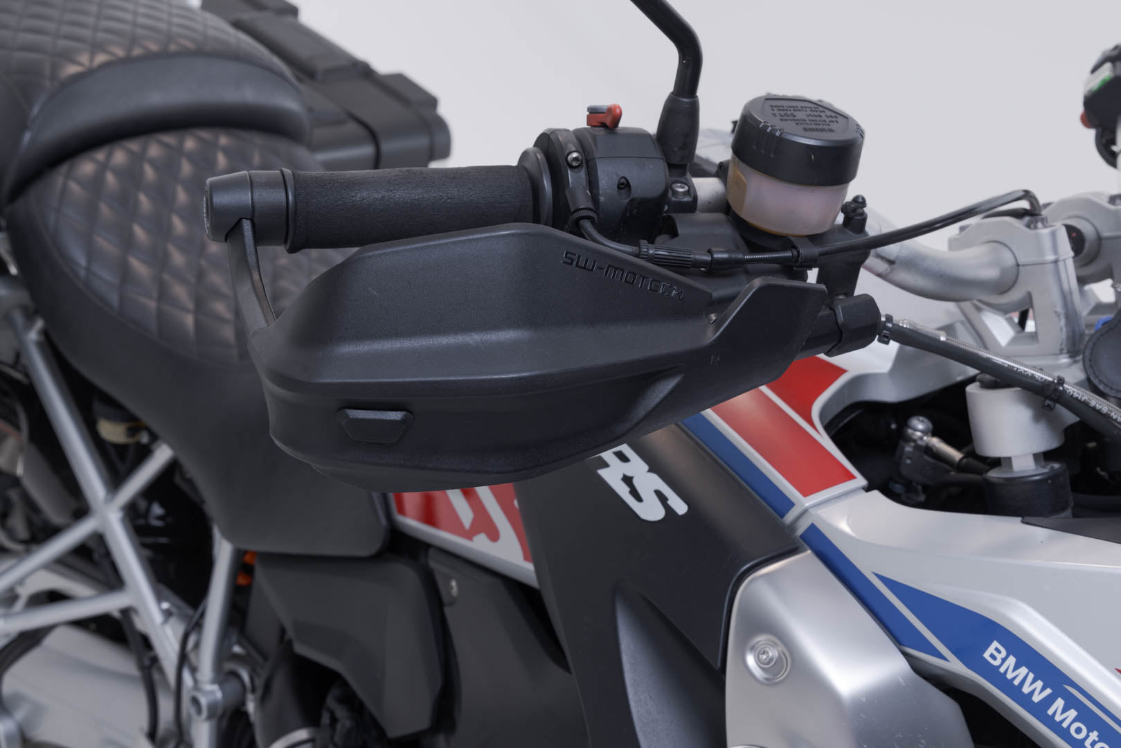 SW-MOTECH Kit de protectores de manos Adventure Negro. Modelos BMW / Kawasaki / Triumph.