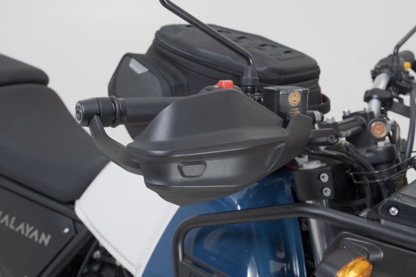 SW-MOTECH Kit de protectores de manos Adventure Negro. Modelos KTM Royal Enfield y Yamaha.