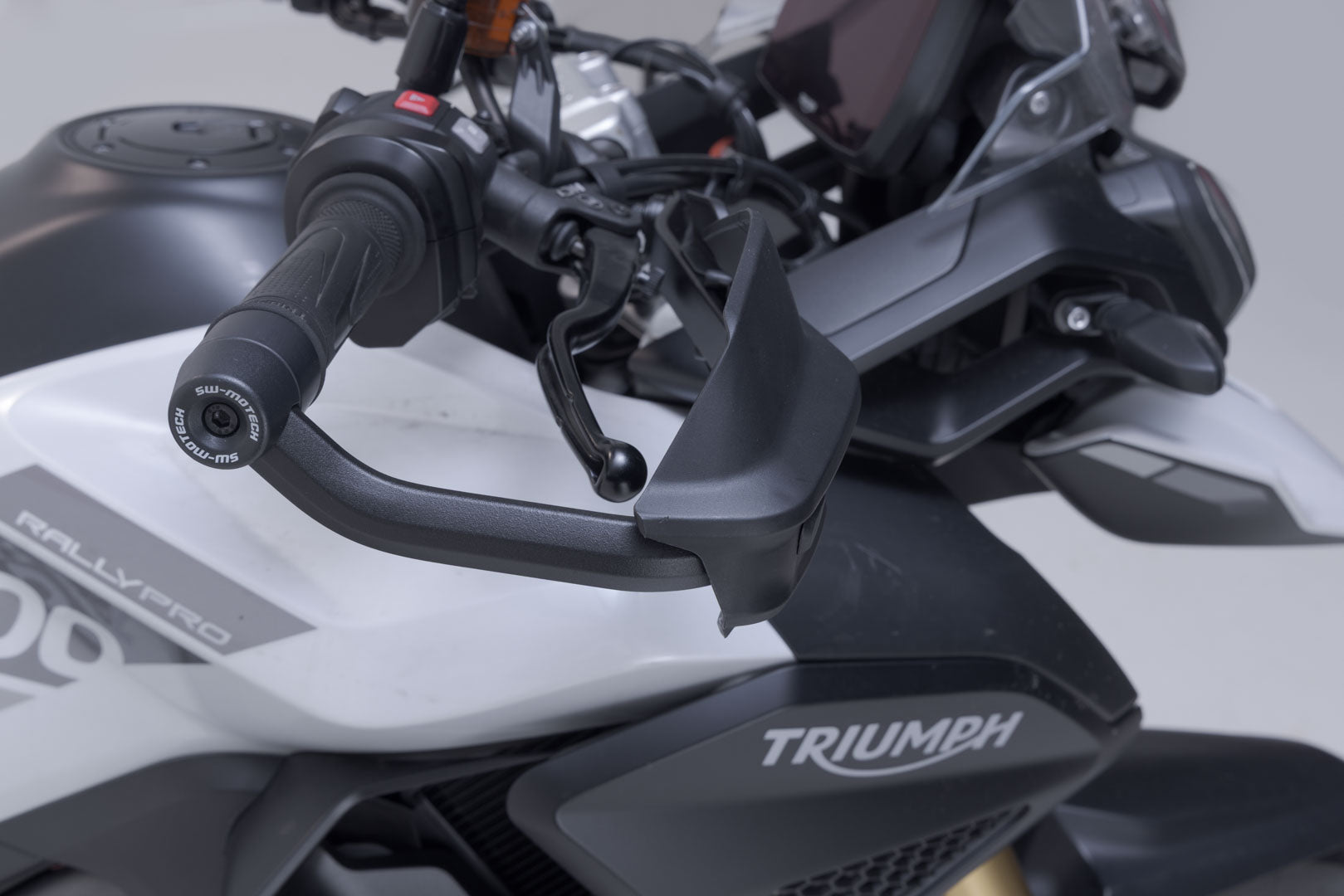 SW-MOTECH Kit de protectores de manos Adventure Negro. Triumph Tiger 1200 (22-).