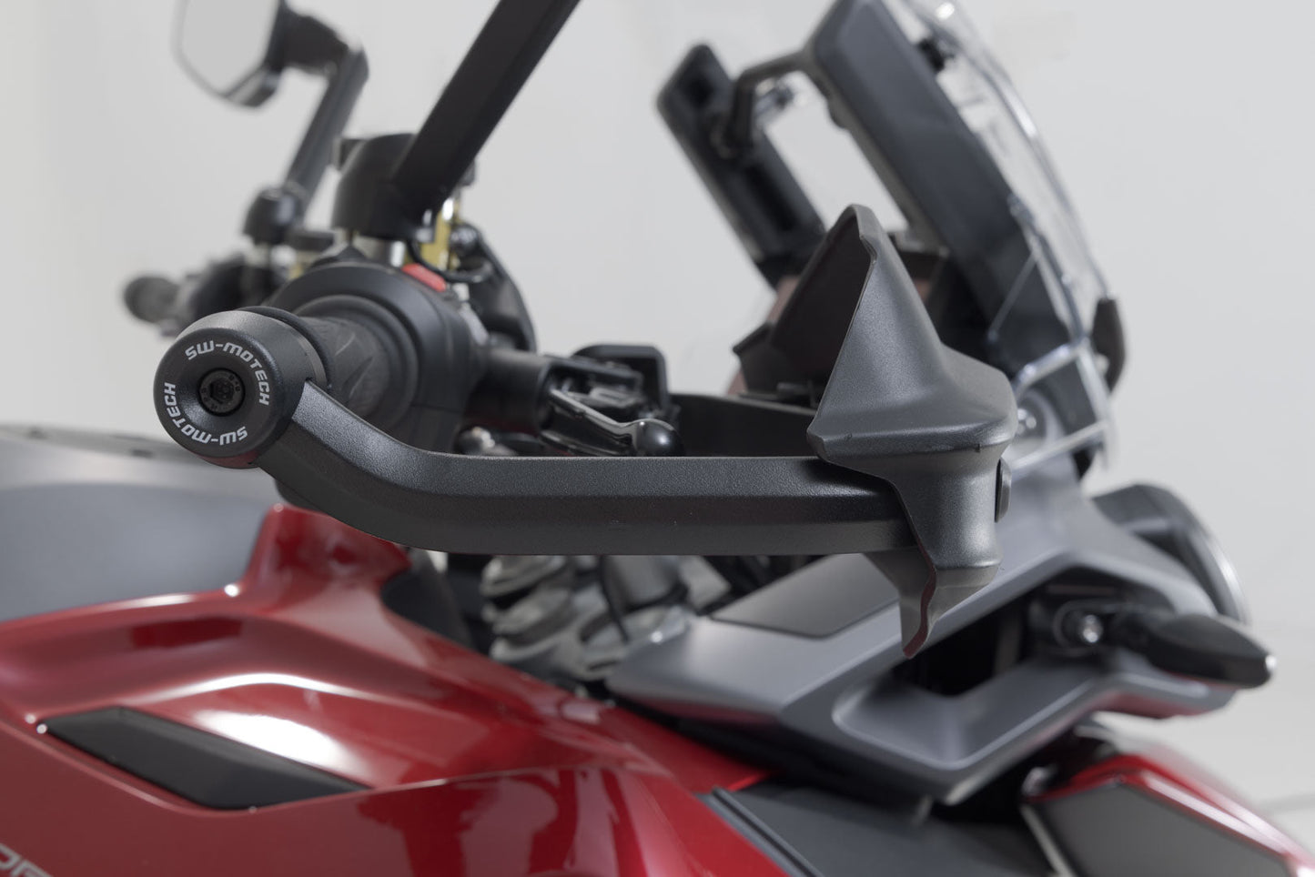 SW-MOTECH Kit de protectores de manos Adventure Negro. Modelos Triumph Tiger 1200GT / Rally.