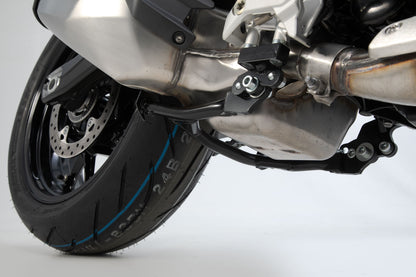 SW-MOTECH Caballete central Negro. BMW F 900 R (19-24) con bajada BMW.