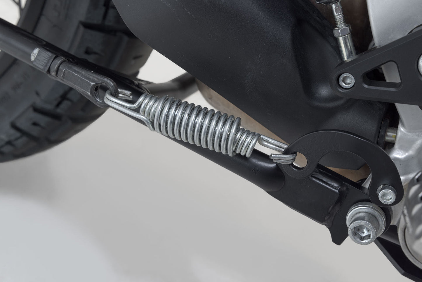 SW-MOTECH Caballete central Negro. Ducati DesertX (22-).