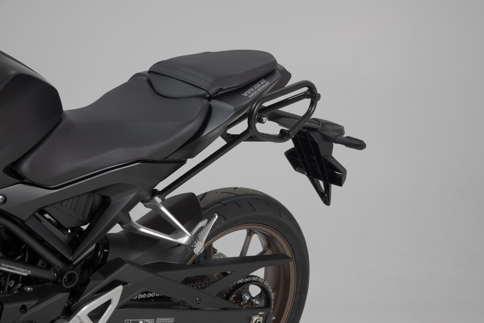 SW-MOTECH Soporte lateral izquierdo SLC Honda CB300R (18-) / CB125R (18-).