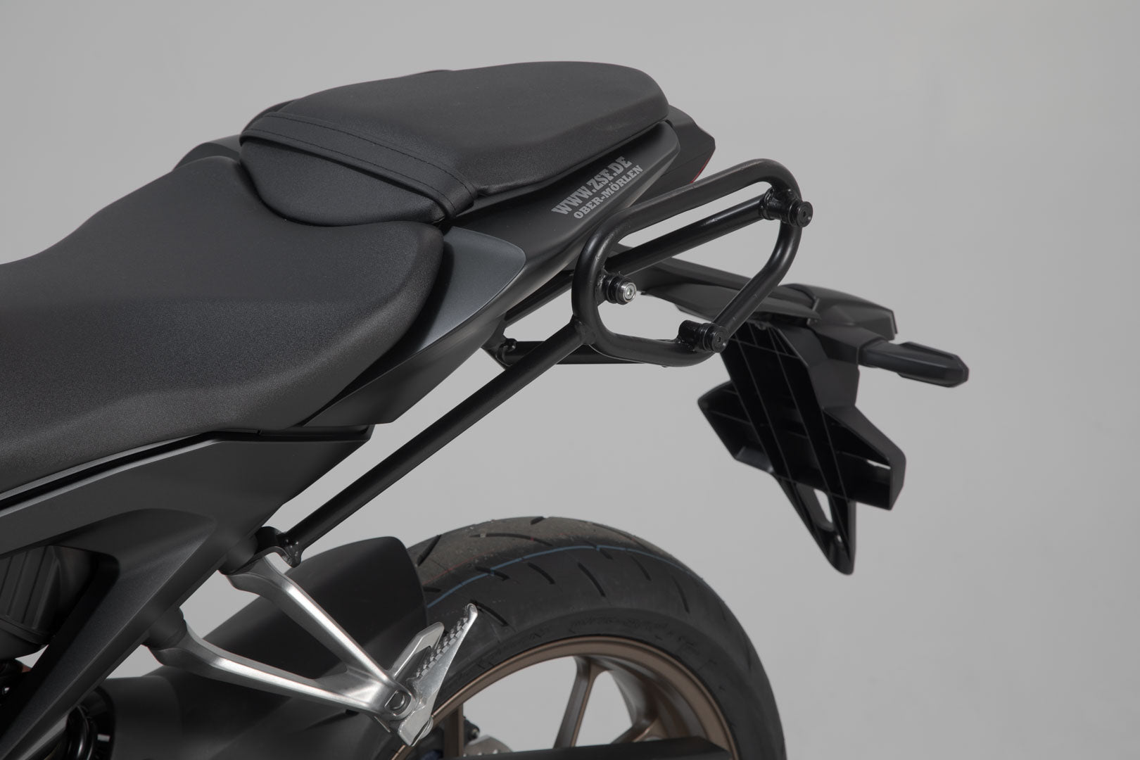 SW-MOTECH Soporte lateral izquierdo SLC Honda CB300R (18-) / CB125R (18-).