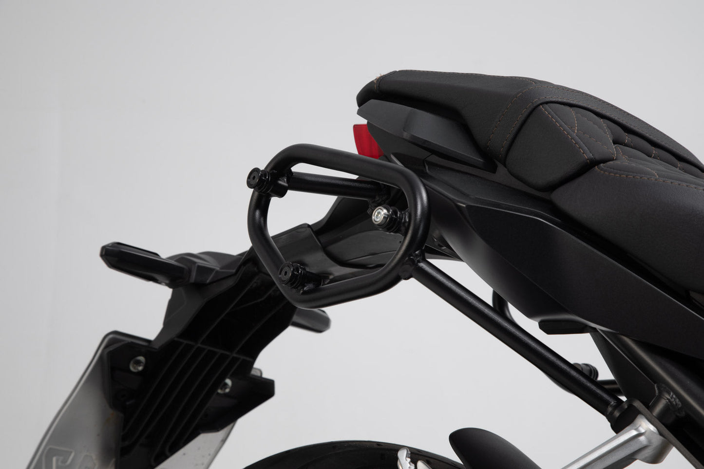 SW-MOTECH Soporte lateral derecho SLC Honda CBR650R (18-20) / CB650R (18-20).