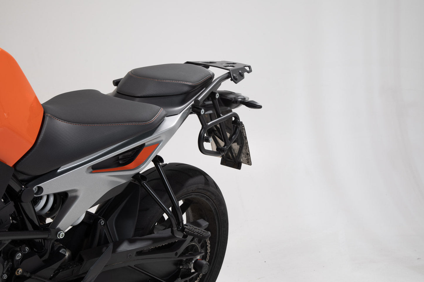 SW-MOTECH Soporte lateral izquierdo SLC KTM 790 Duke (18-) / 890 Duke R (19-).