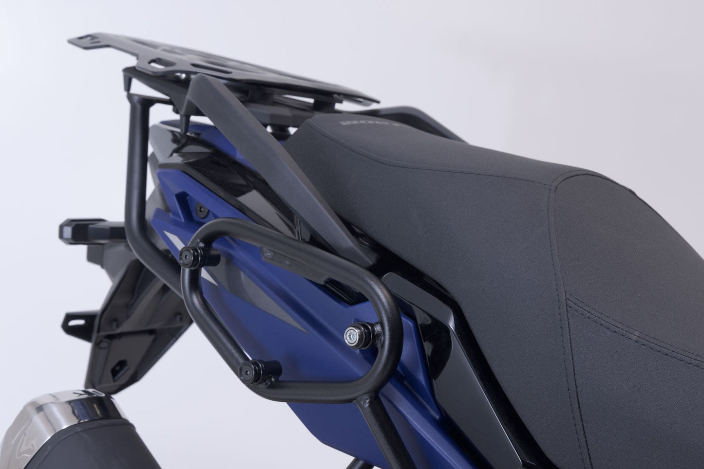 SW-MOTECH Soporte lateral derecho SLC Suzuki V-Strom 800 / 800DE (22-).