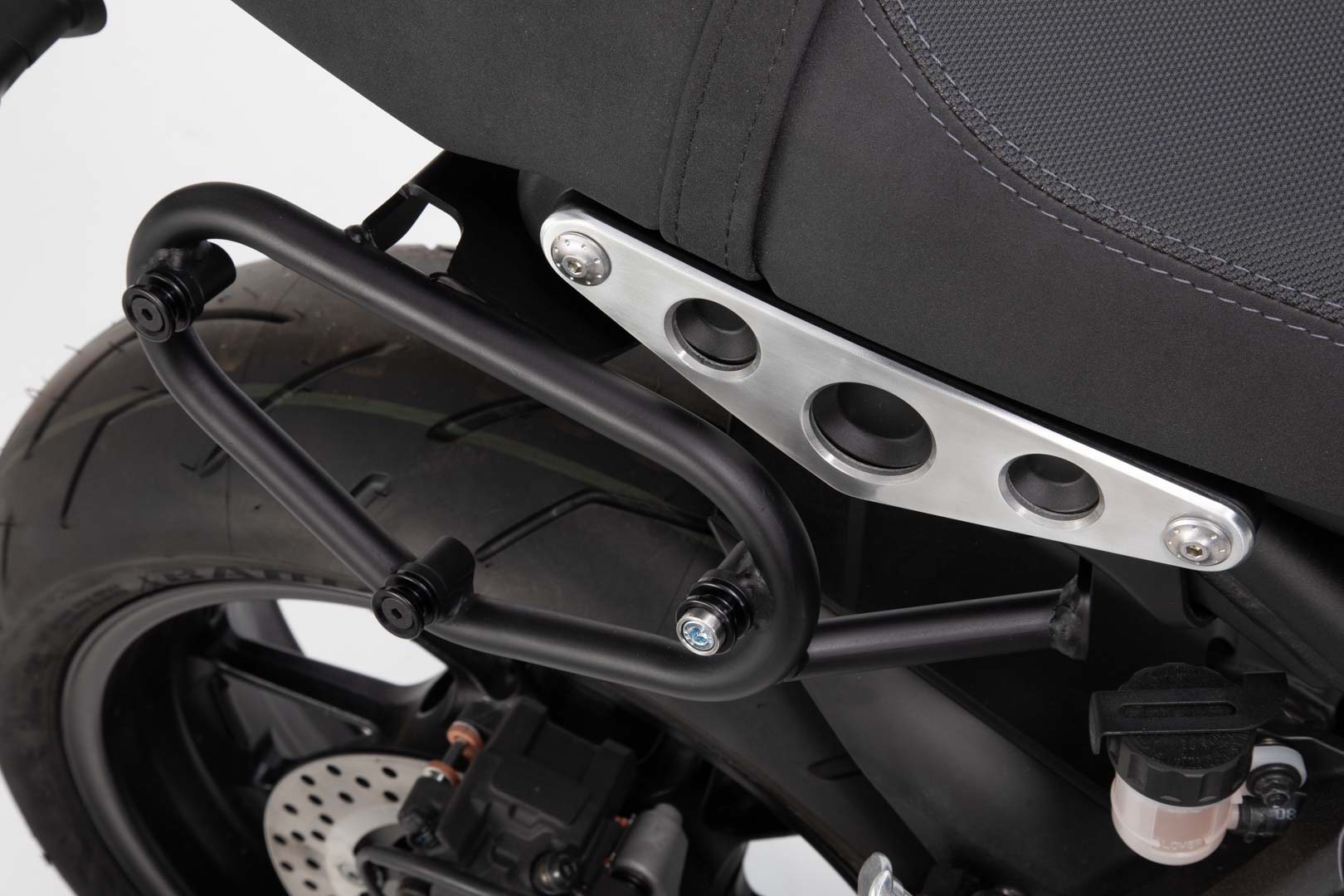 SW-MOTECH Soporte lateral izquierdo SLC Yamaha XSR900 (15-21) / Abarth (17-).