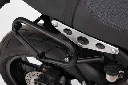 SW-MOTECH Soporte lateral izquierdo SLC Yamaha XSR900 (15-21) / Abarth (17-).