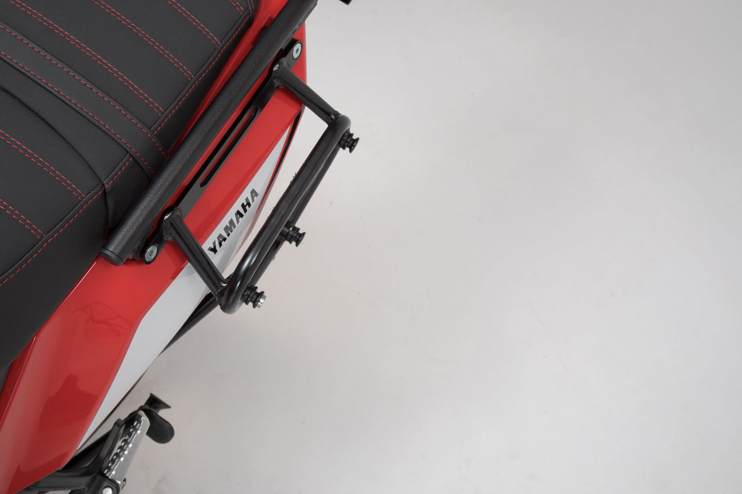 SW-MOTECH Soporte lateral izquierdo SLC Modelos Yamaha Ténéré 700 (19-24).