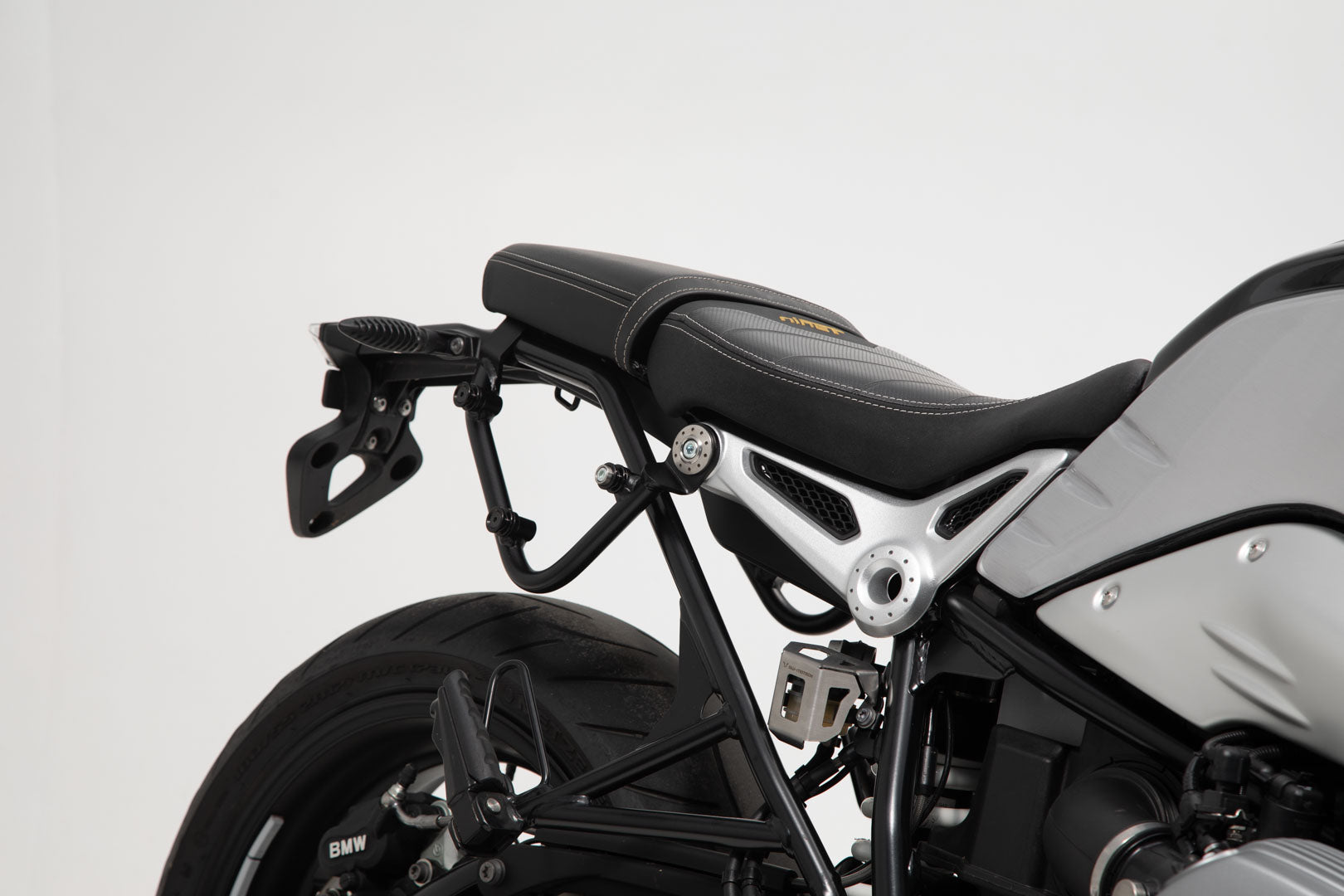 SW-MOTECH Soporte lateral derecho SLC BMW R nineT (14-) Scrambler/Pure/Racer/GS (16-).