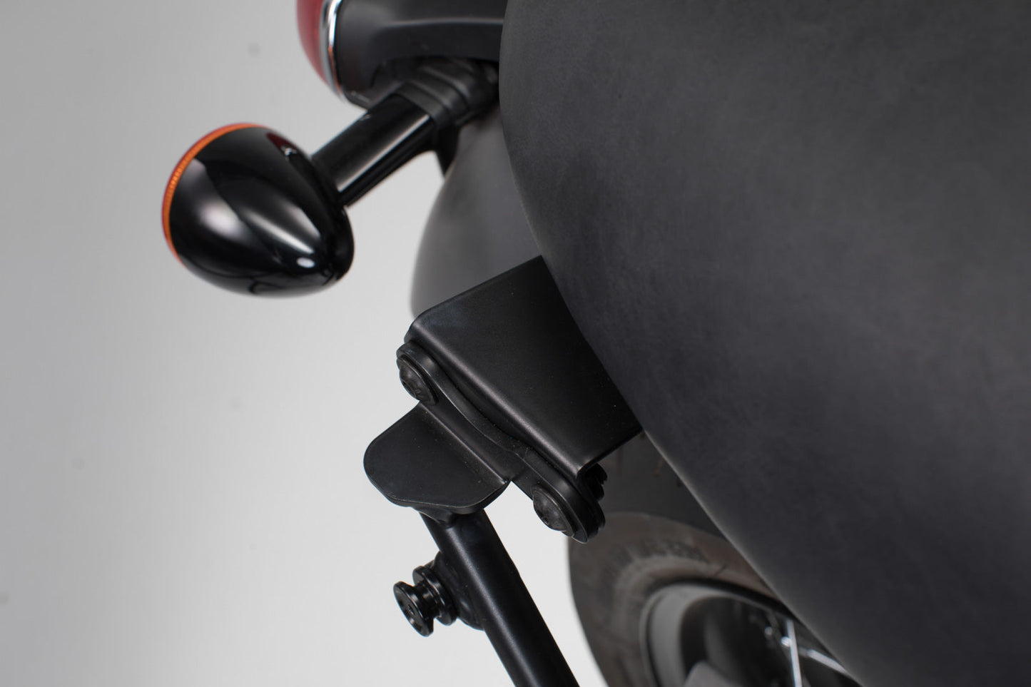 SW-MOTECH Adaptador para Soporte lateral SLC/V-LOC derecha Triumph Bonneville T100/T120 (15-).