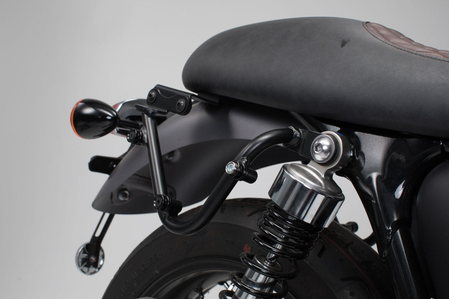 SW-MOTECH Adaptador para Soporte lateral SLC/V-LOC derecha Triumph Bonneville T100/T120 (15-).