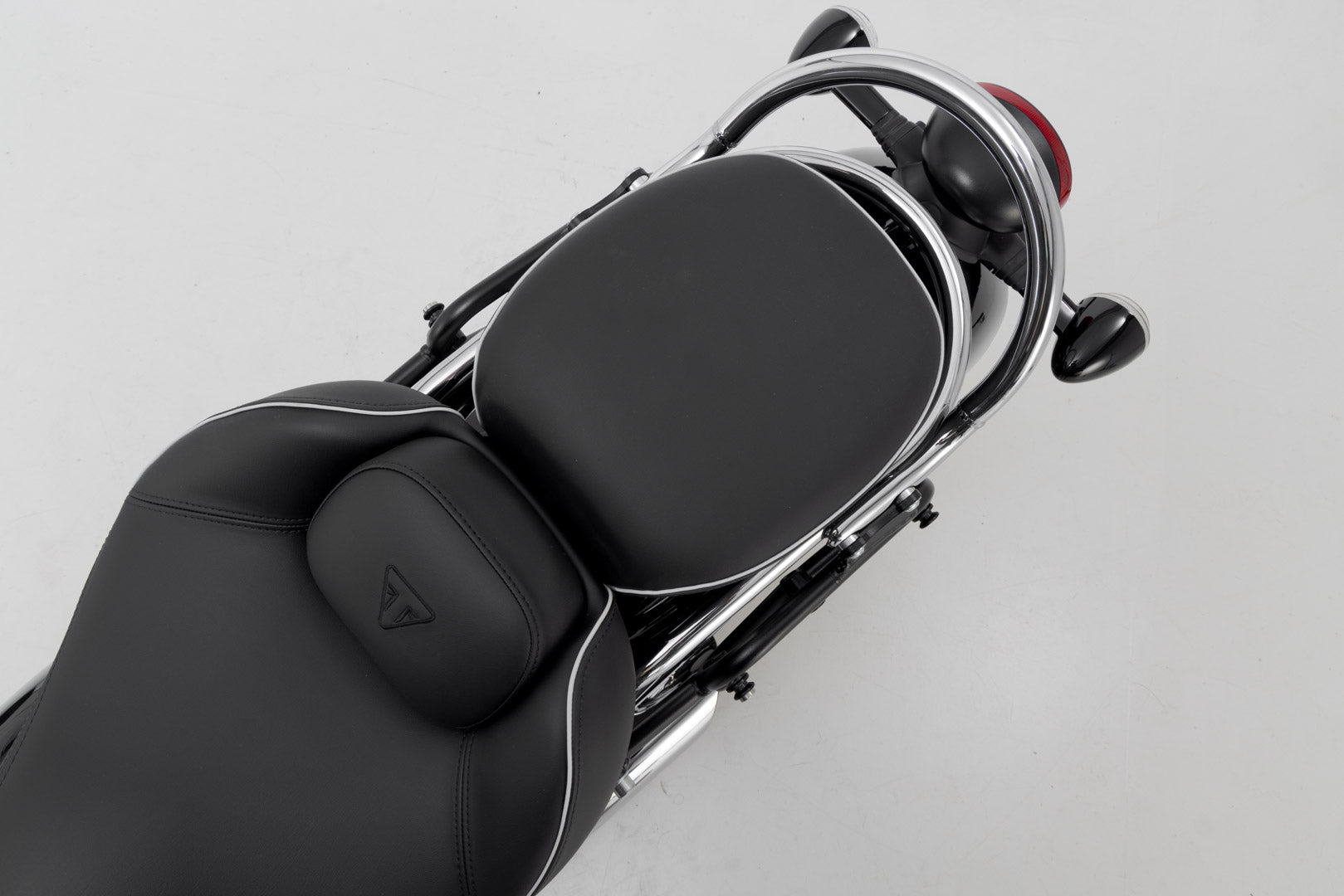 SW-MOTECH Soporte lateral izquierdo SLC Triumph Bonneville Speedmaster (18-).