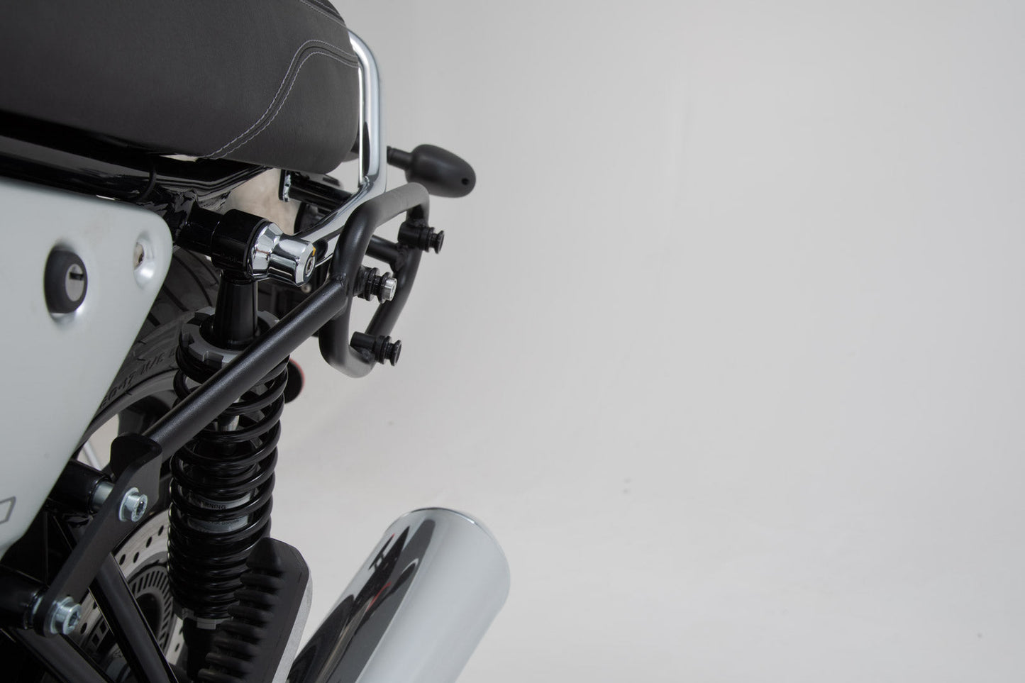 SW-MOTECH Soporte lateral izquierdo SLC Moto Guzzi V7 lll (16-).