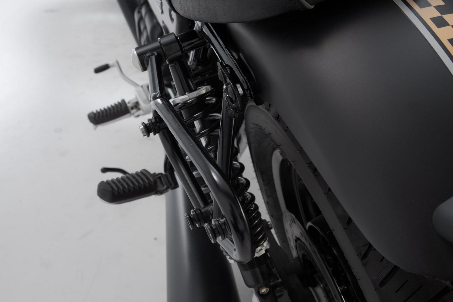 SW-MOTECH Soporte lateral izquierdo SLC Moto Guzzi V9 Roamer/Bobber (15-).