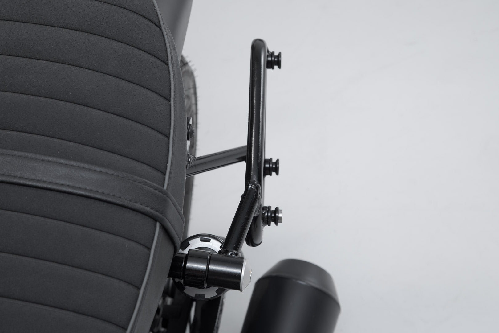 SW-MOTECH Soporte lateral izquierdo SLC Moto Guzzi V9 Roamer/Bobber (15-).