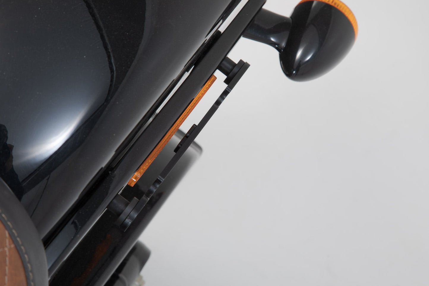 SW-MOTECH Soporte lateral SLH izquierdo LH2 Softail StrBob (17-)Standard (20-). Para LH2.
